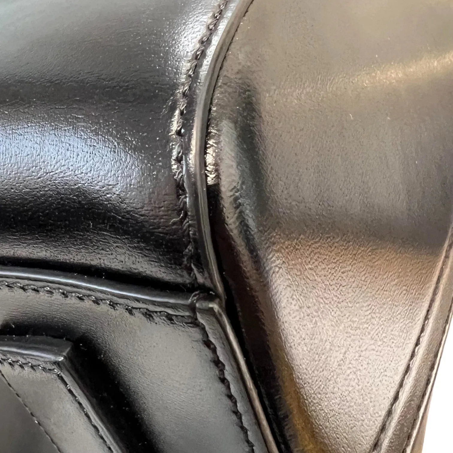 Antigona Medium Shiny Calfskin Black GHW