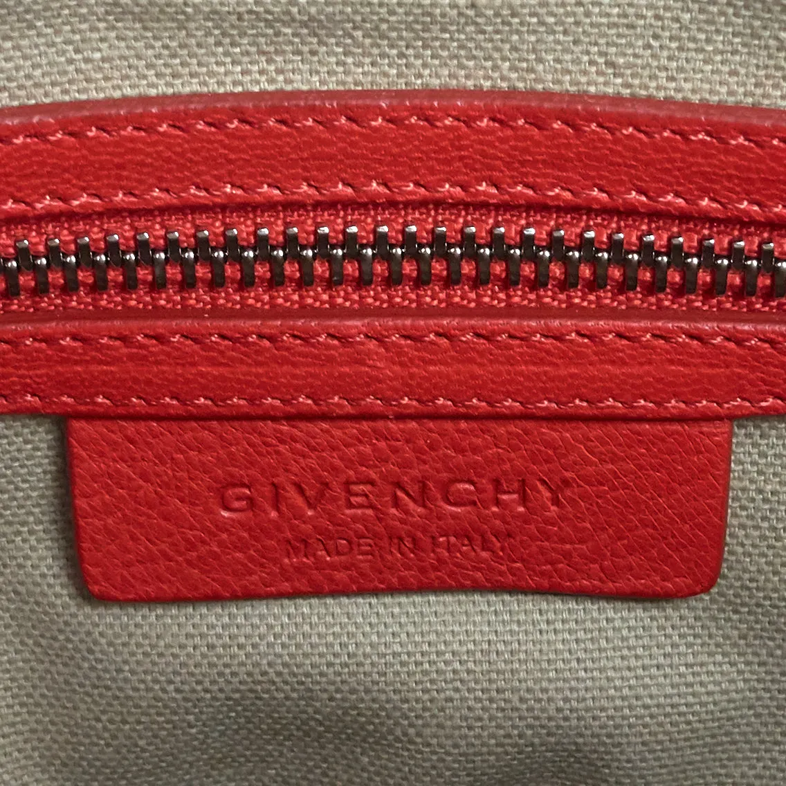 Antigona Small Goat Leather Bag