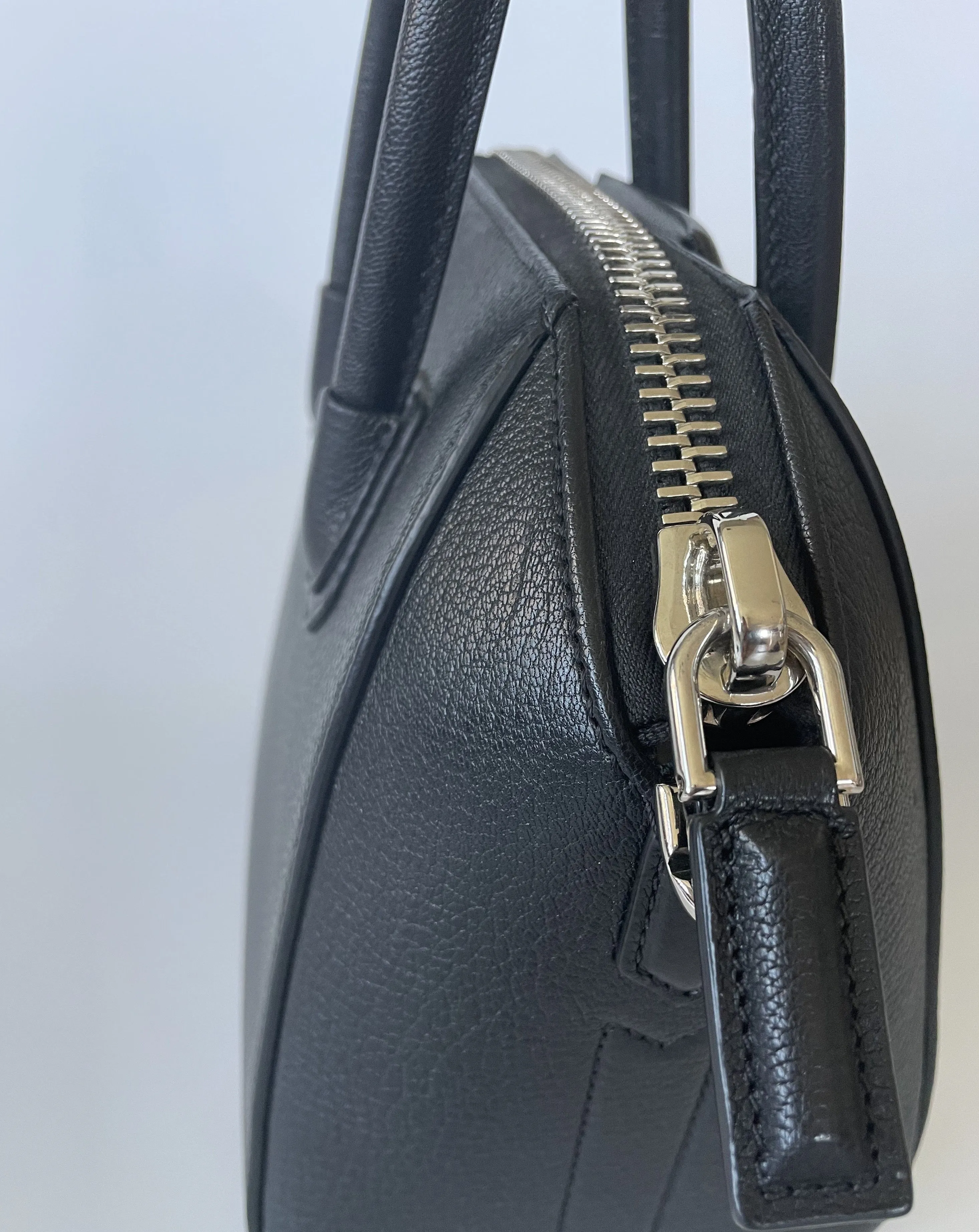 GIVENCHY | MINI ANTIGONA | BLACK