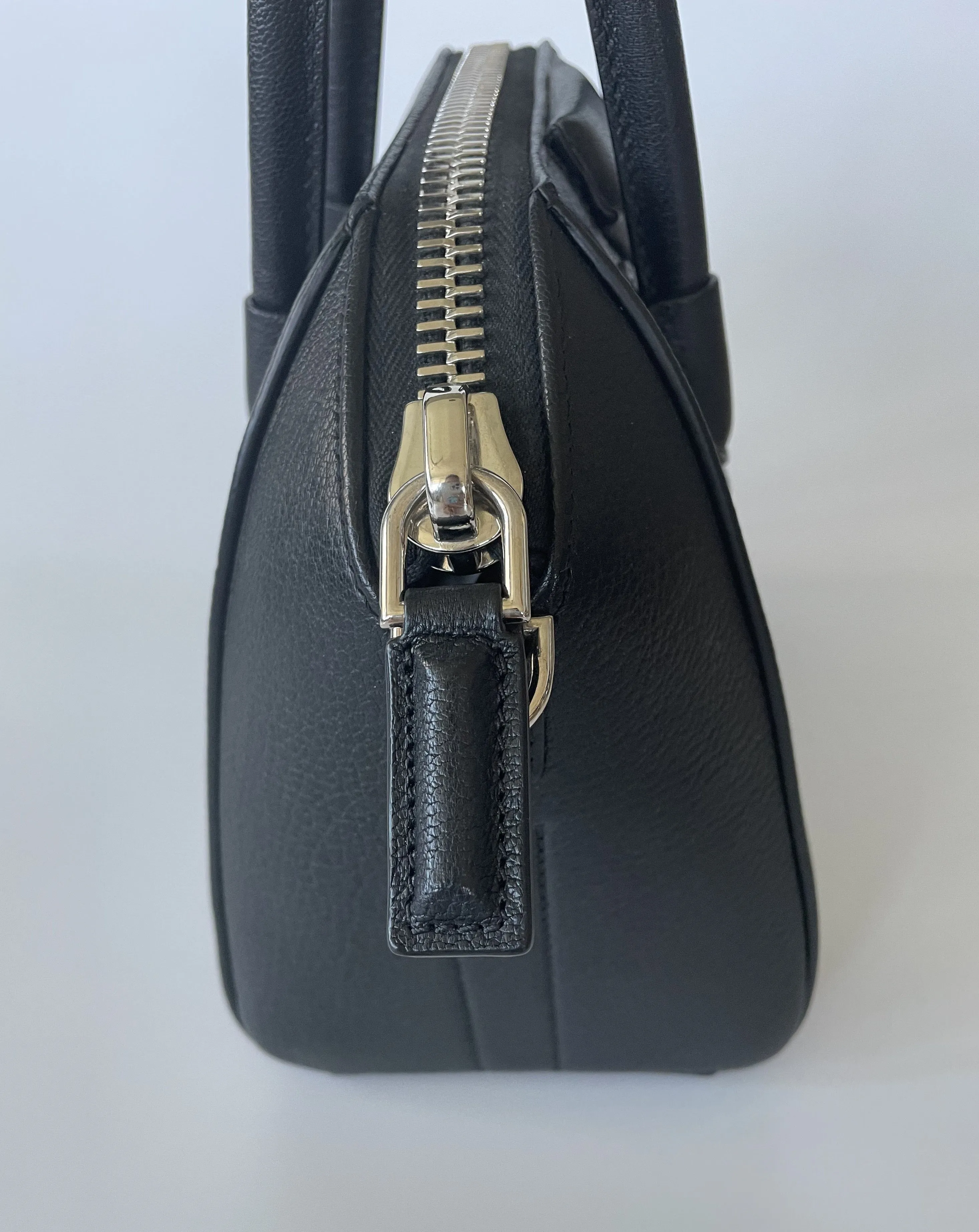 GIVENCHY | MINI ANTIGONA | BLACK