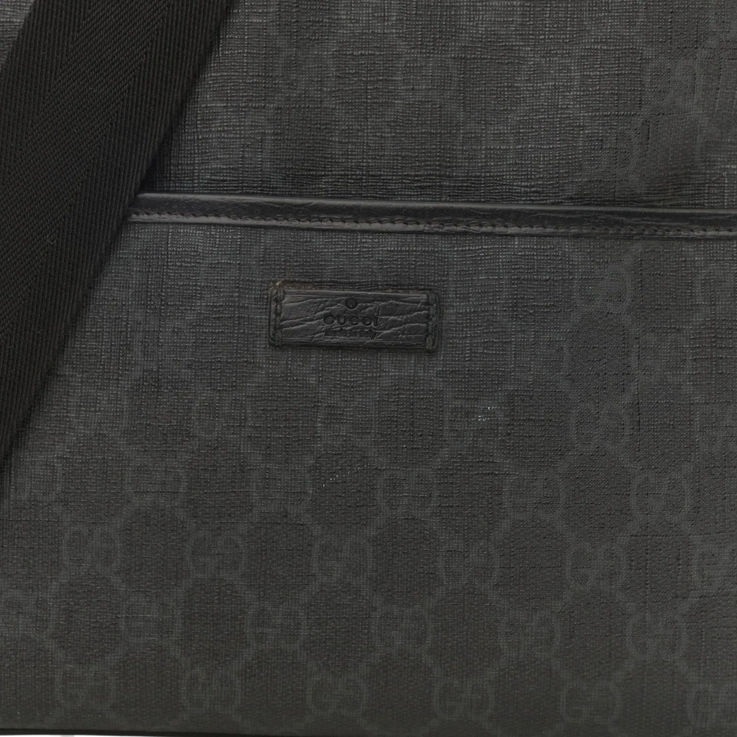 GUCCI GG SUPREME MONOGRAM MESSENGER BAG
