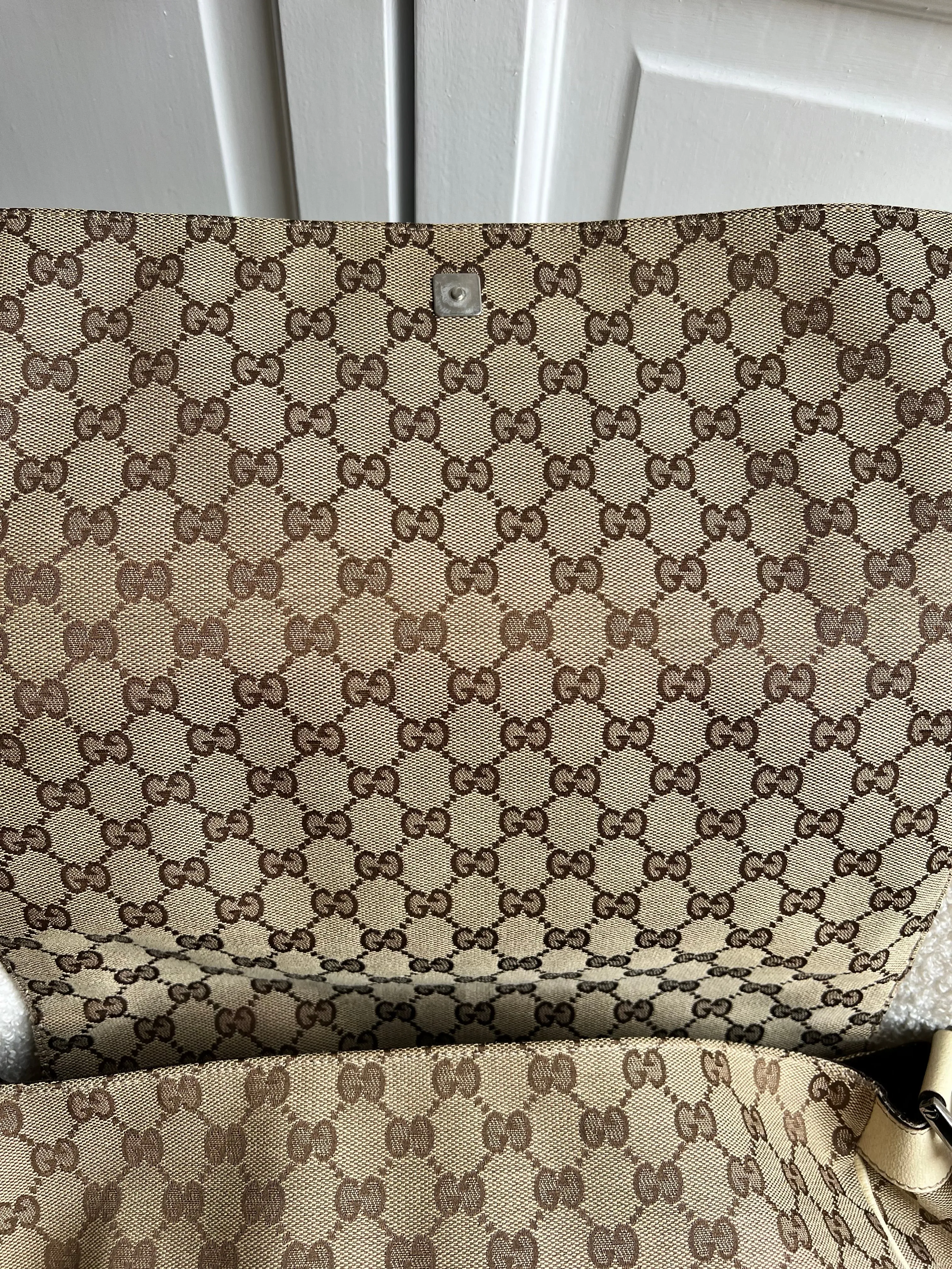 Gucci GG White Beige Canvas Messenger Bag