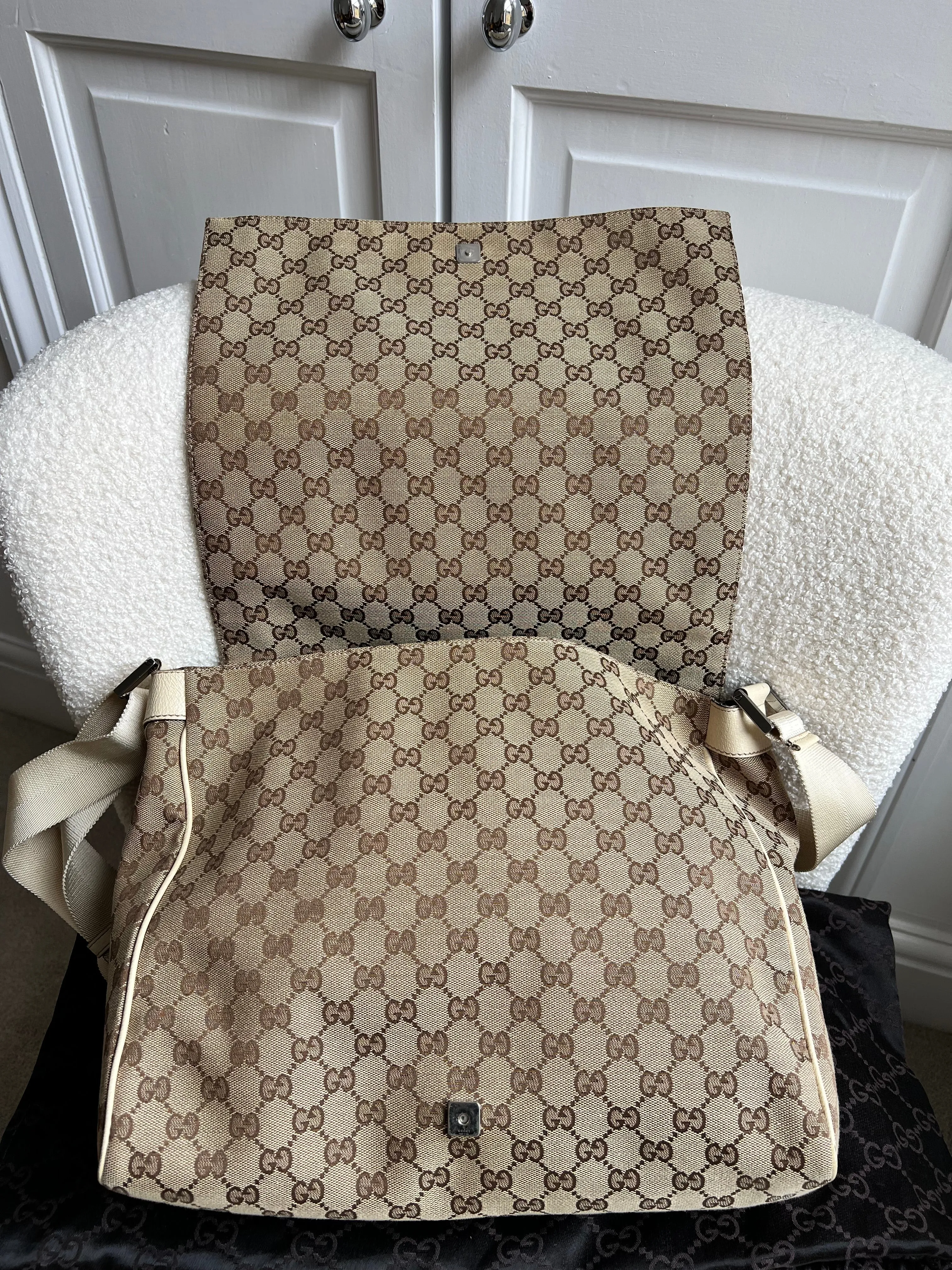Gucci GG White Beige Canvas Messenger Bag