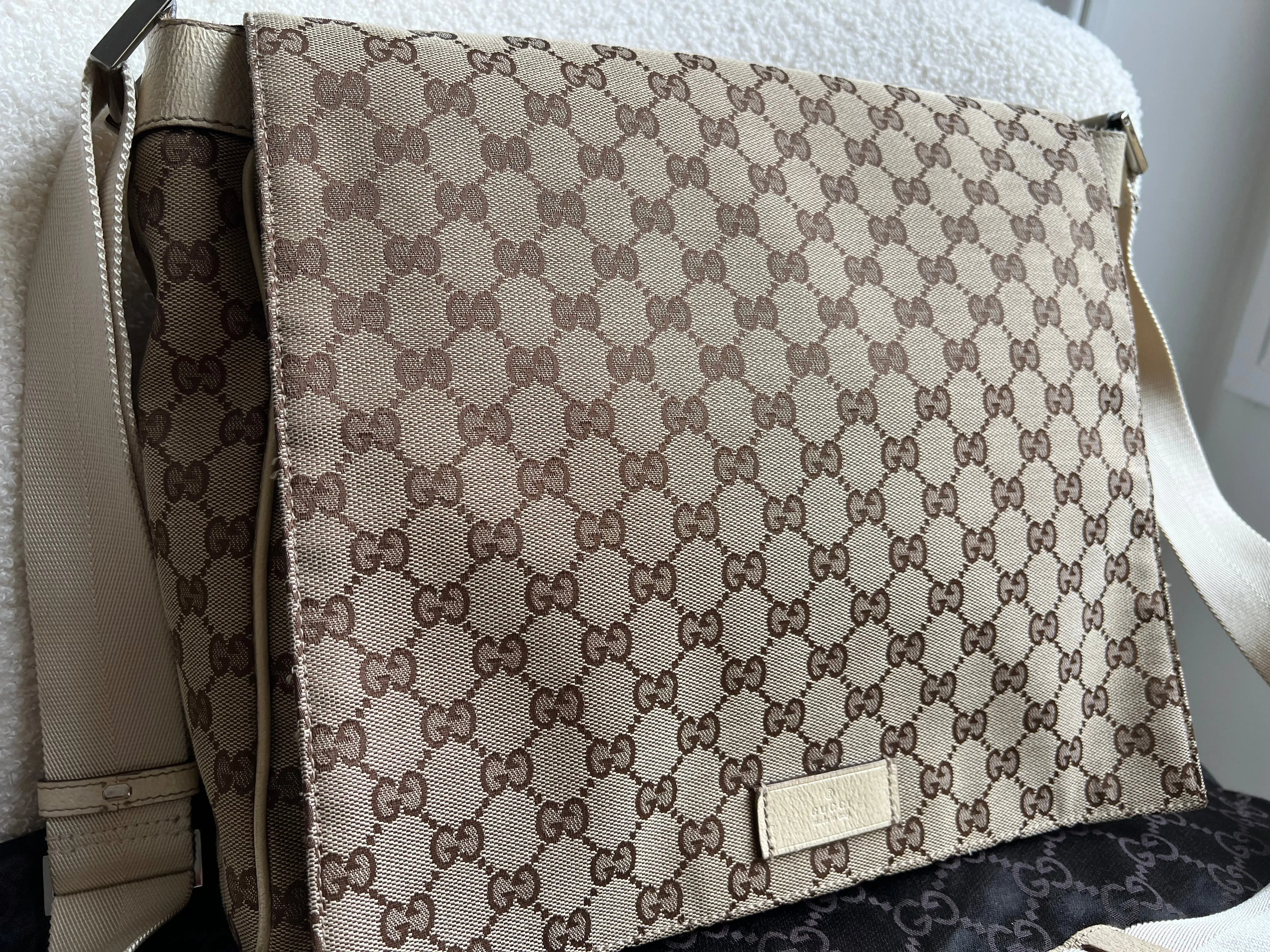 Gucci GG White Beige Canvas Messenger Bag