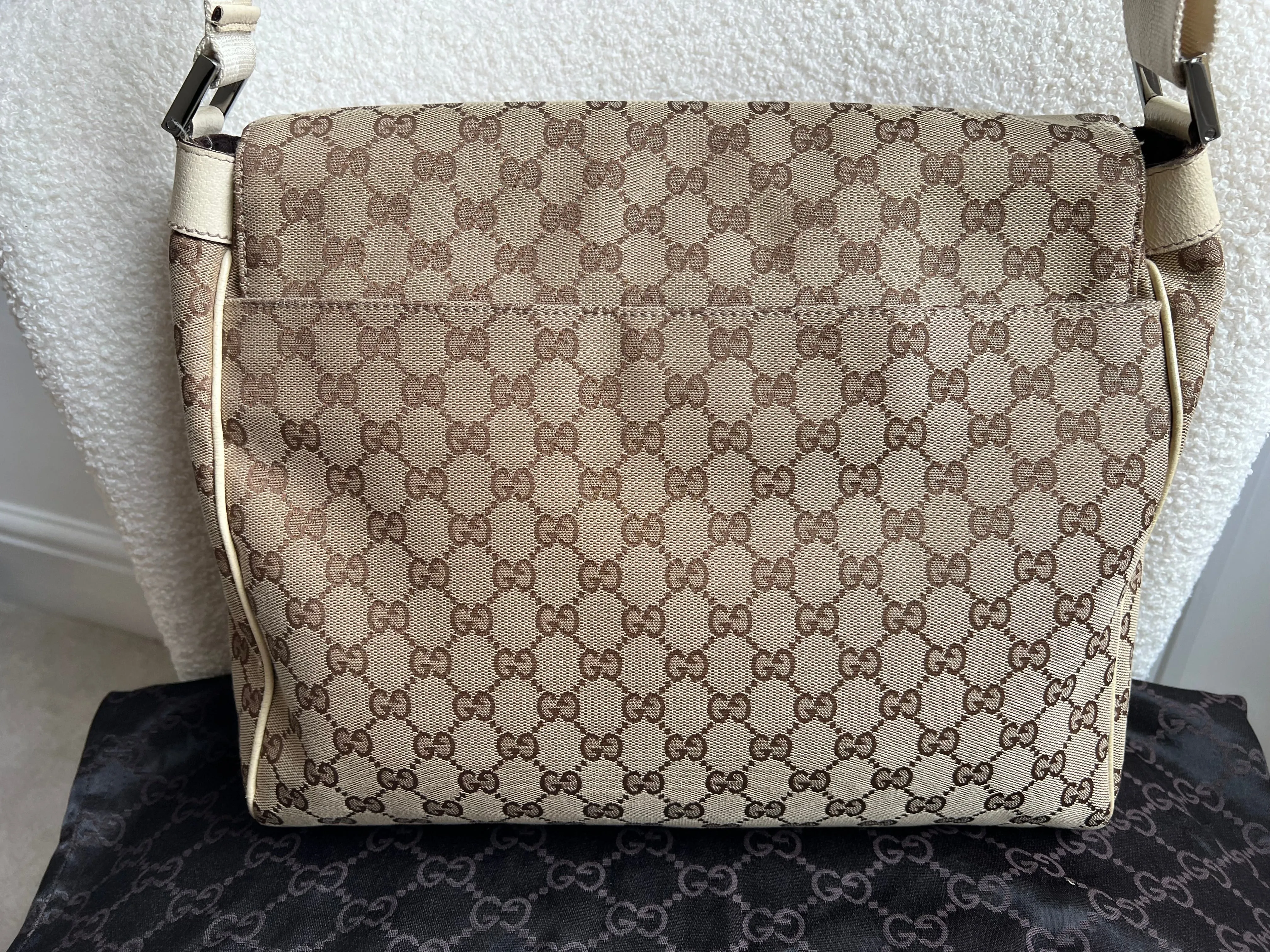 Gucci GG White Beige Canvas Messenger Bag