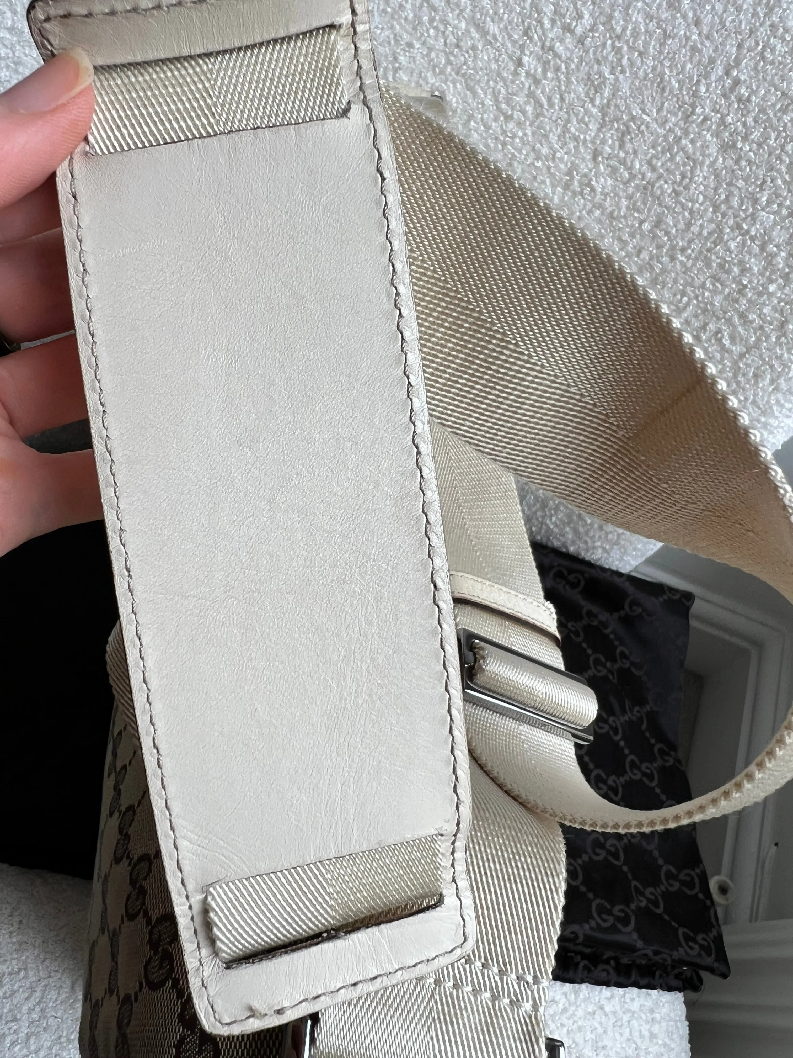Gucci GG White Beige Canvas Messenger Bag