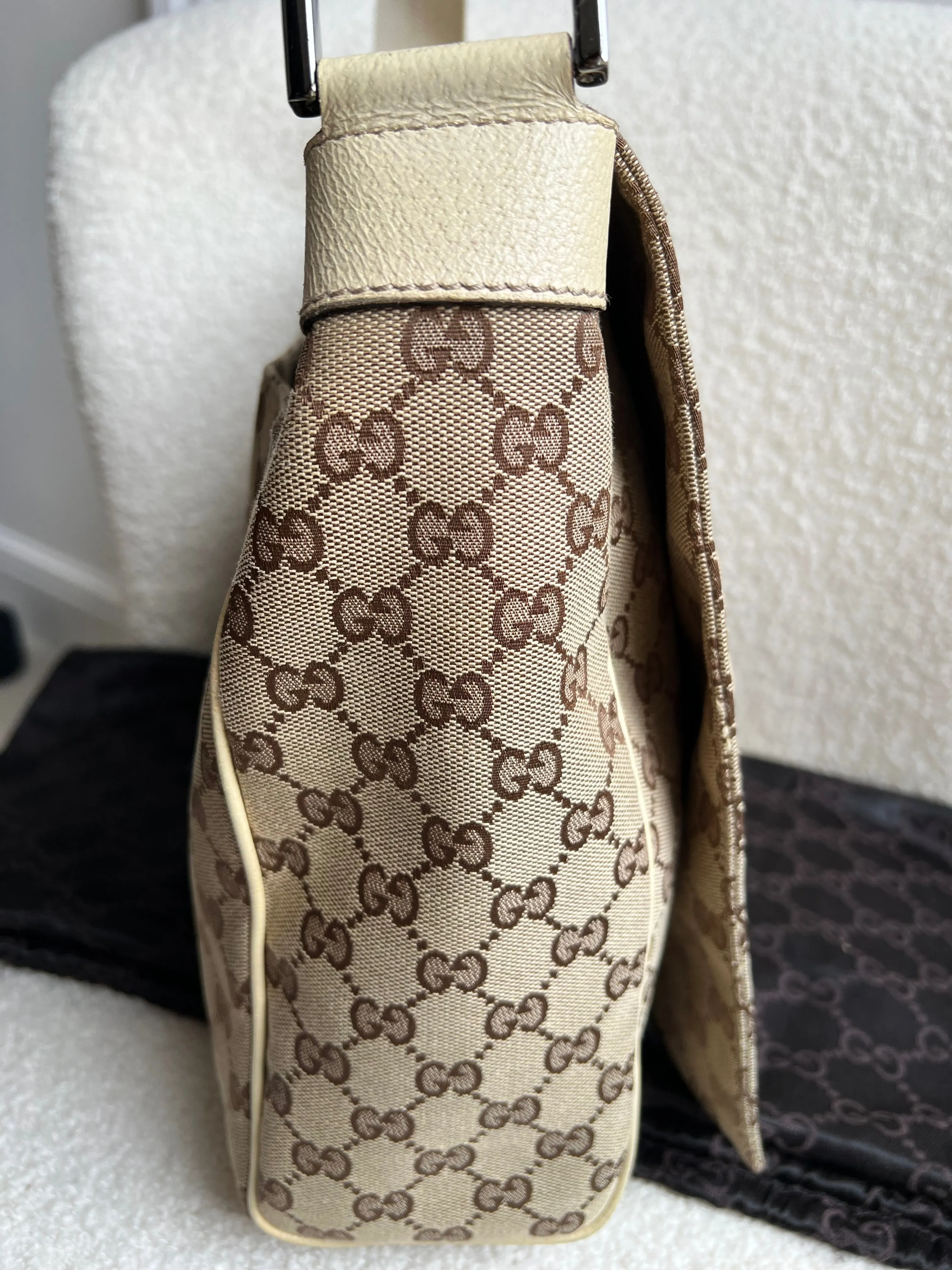 Gucci GG White Beige Canvas Messenger Bag