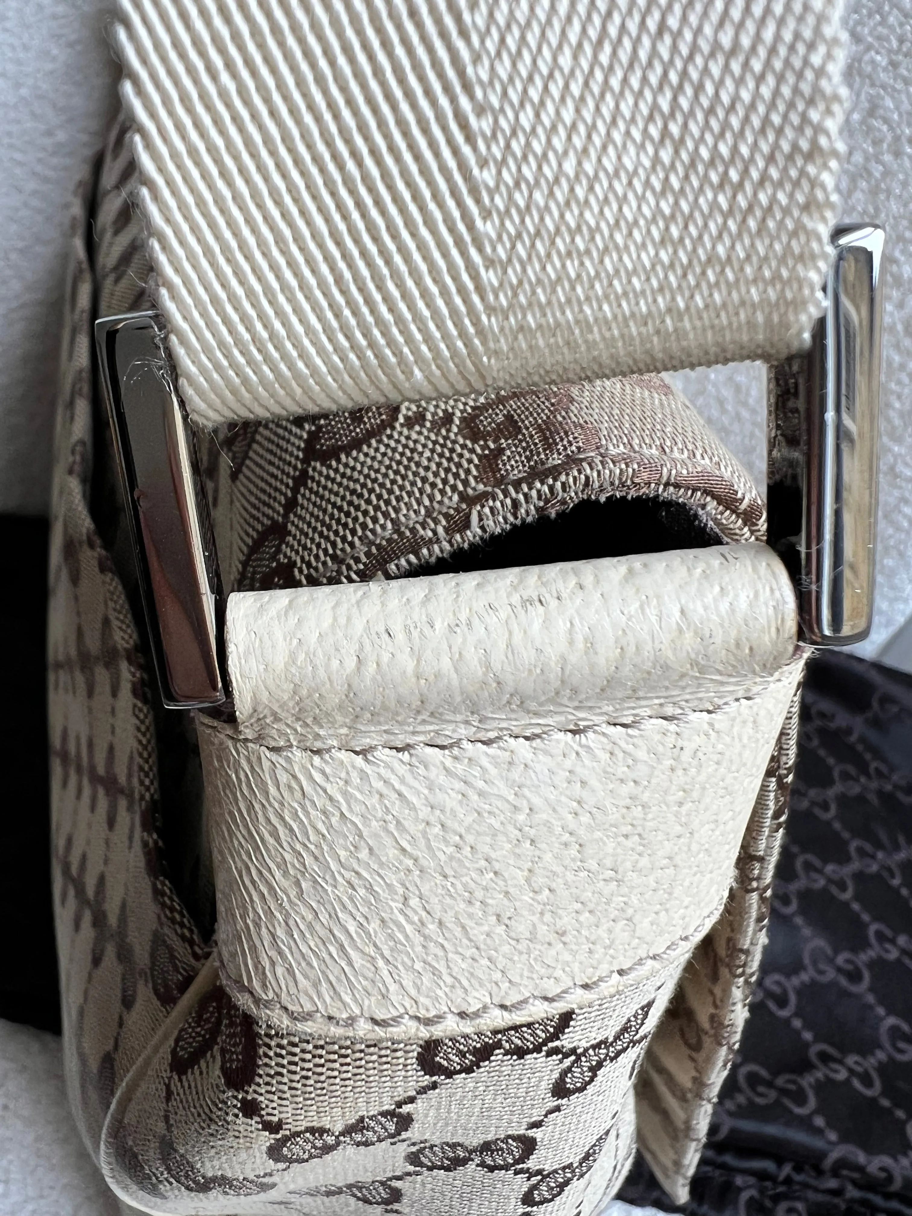 Gucci GG White Beige Canvas Messenger Bag