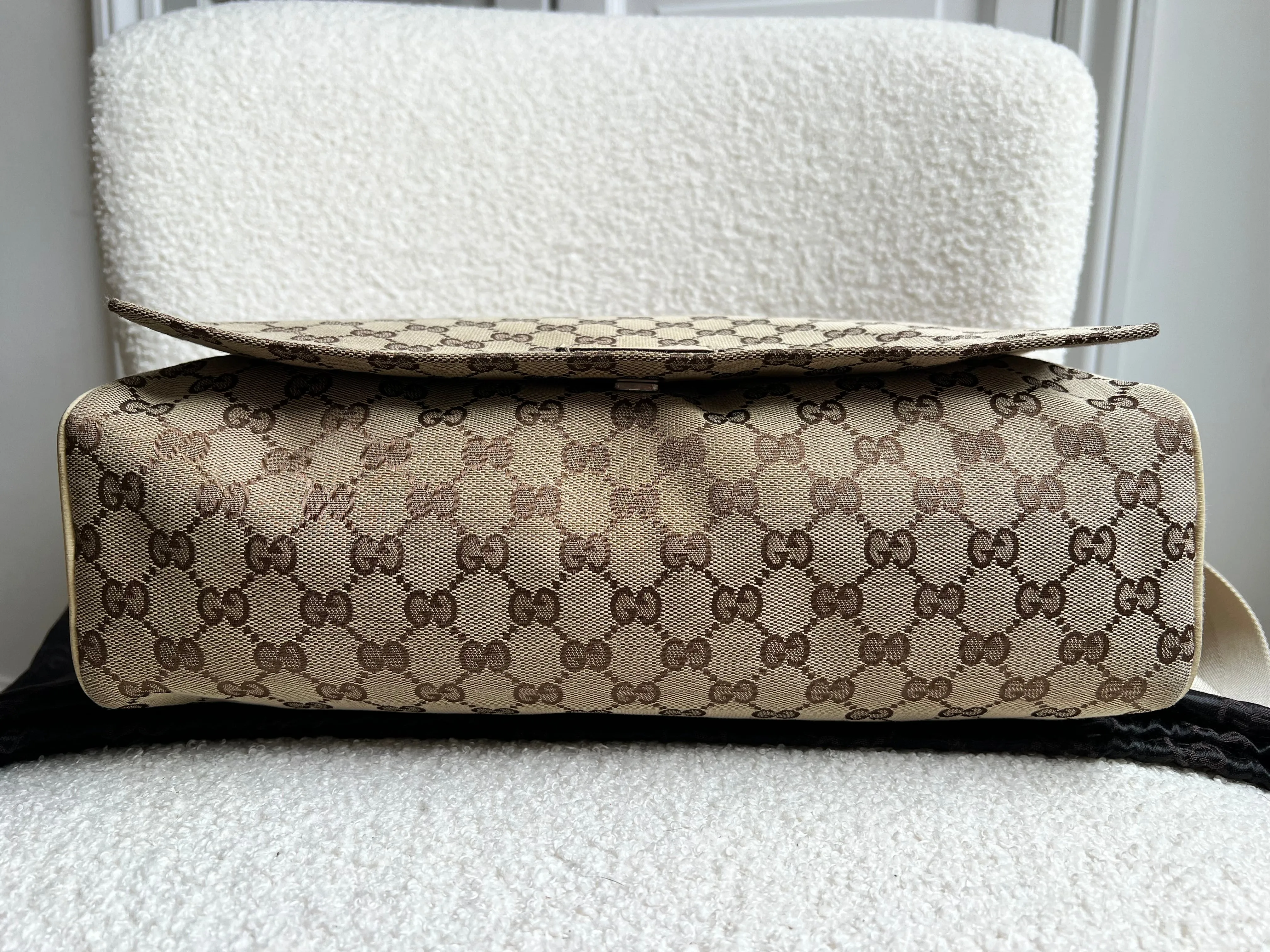 Gucci GG White Beige Canvas Messenger Bag