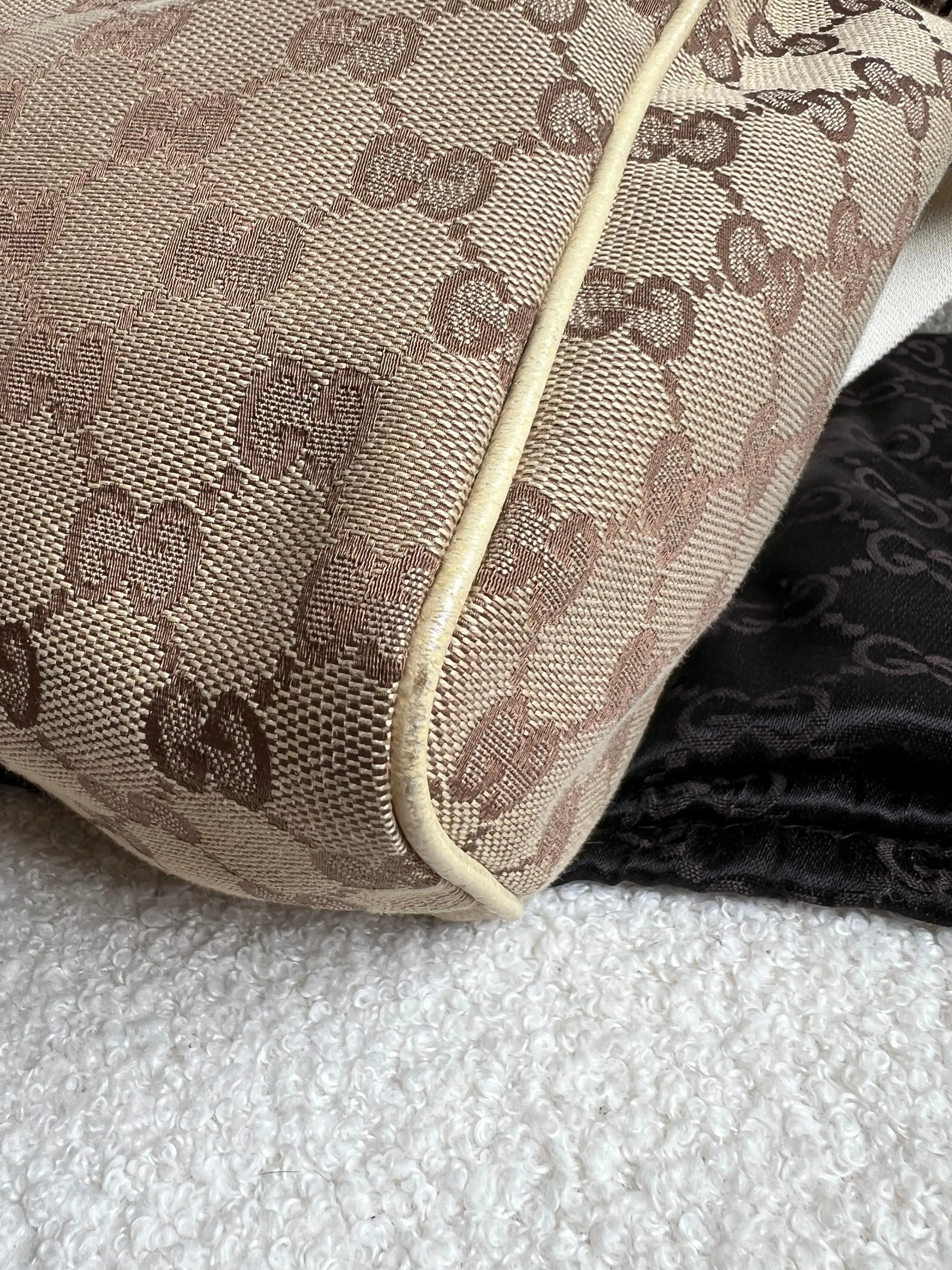 Gucci GG White Beige Canvas Messenger Bag