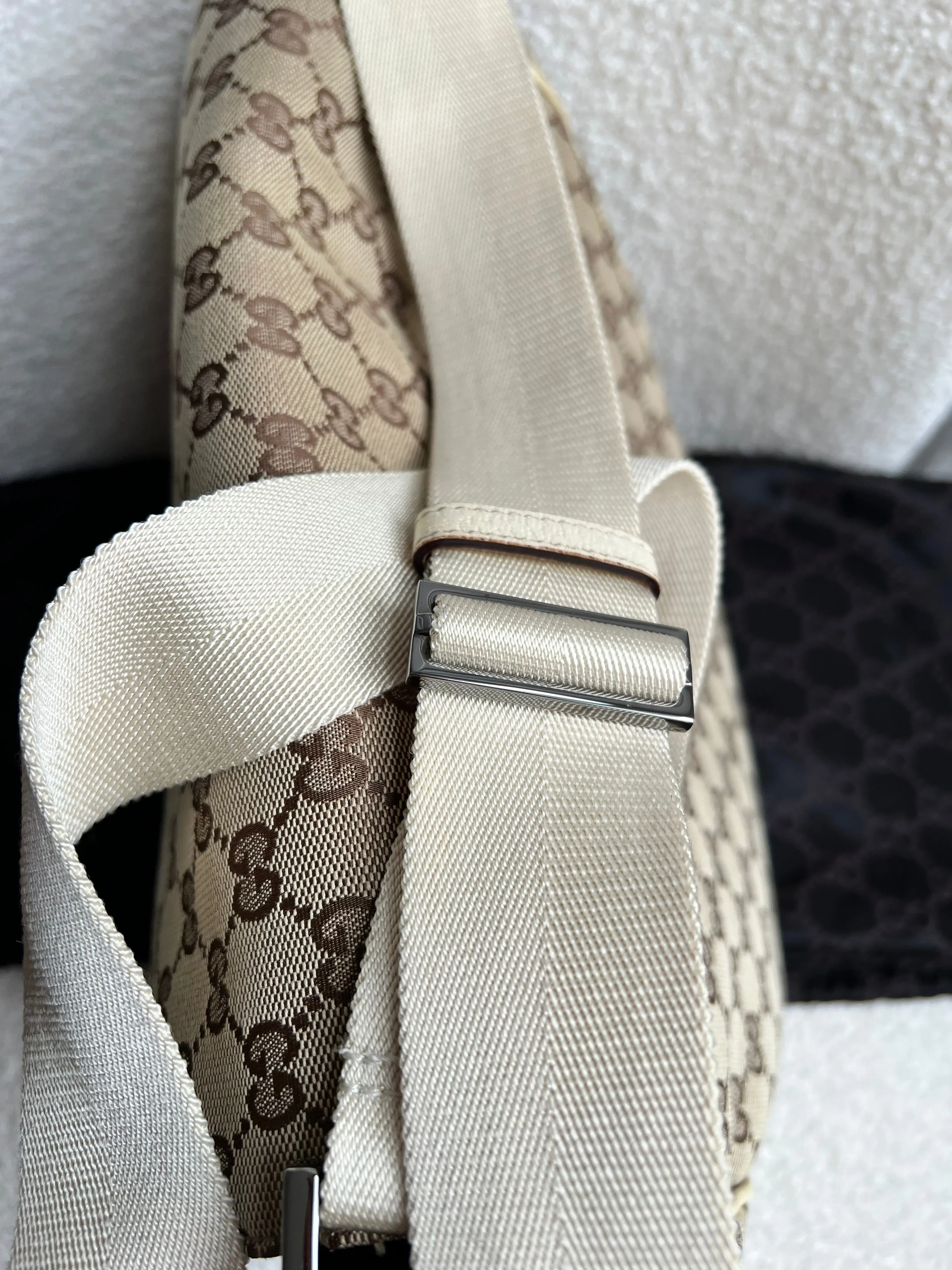Gucci GG White Beige Canvas Messenger Bag