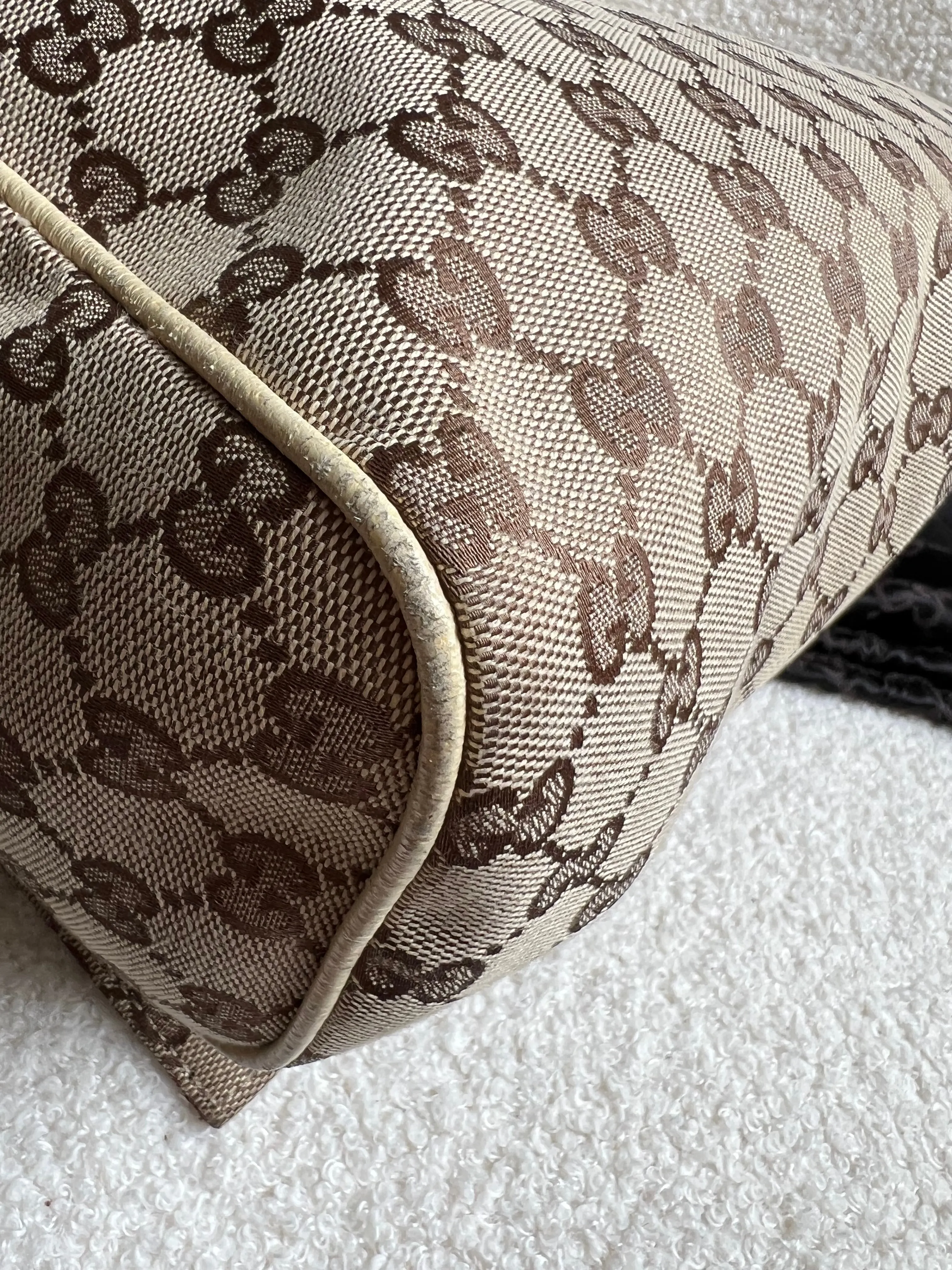 Gucci GG White Beige Canvas Messenger Bag