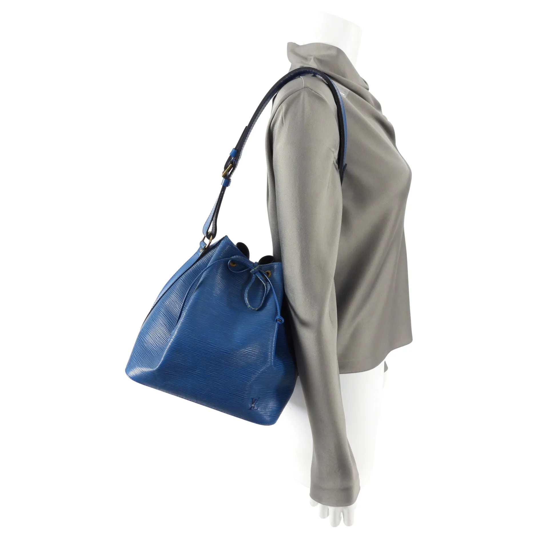 Louis Vuitton Blue Vintage 1994 Epi Noe PM Bucket Bag