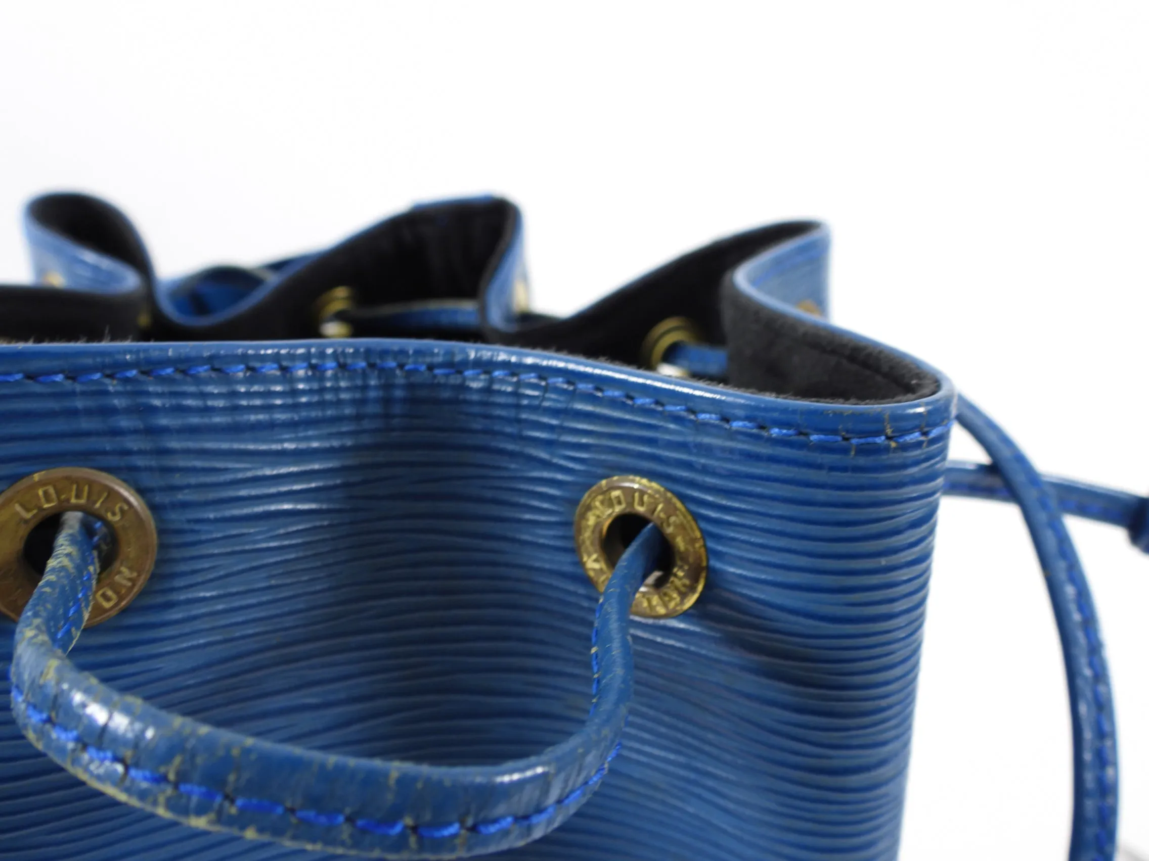 Louis Vuitton Blue Vintage 1994 Epi Noe PM Bucket Bag